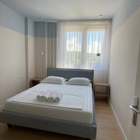 Colorful By The Sea - 1 Min From The Beach Durres Exterior photo