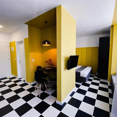 Colorful By The Sea - 1 Min From The Beach Durres Exterior photo