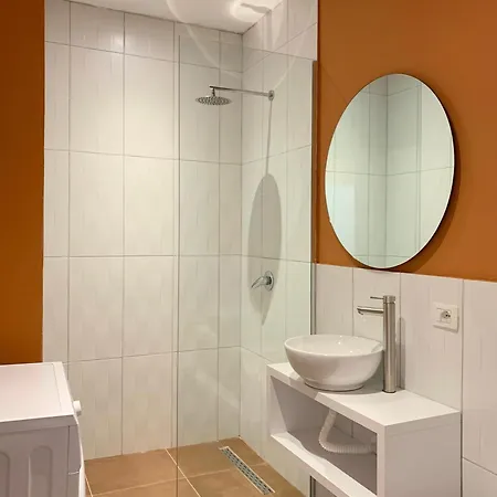 Colorful By The Sea - 1 Min From The Beach Durres Exterior photo